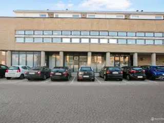 Lyst og velbeliggende butikslokale på Høje Taastrup Boulevard