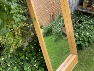 Stort spejl med træramme