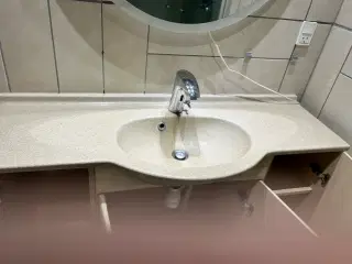 Badeværelsesmøbler