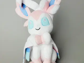 ⭐️· Sylveon plysdyr fra Pokémon