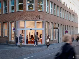 Flot hjørnebutik med mange muligheder