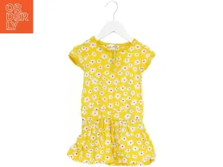Sommerkjole med blomsterprint fra H&M (str. 92)