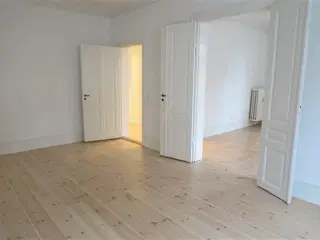 Fireværelses lejlighed på Toftegårds Allé, Valby, København