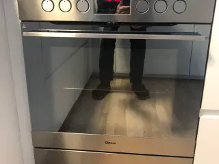 Gram Komfur med Pyrolyse