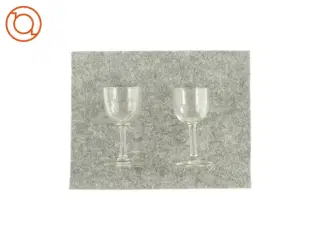 2 små glas  (str. HØ: 10x5 cm )