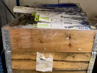 2 paller med Viskerblade VALEO - Cirka 845 stk. - Kostpris 25.000 kr. ex. moms