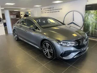 Mercedes EQE300  Electric Art