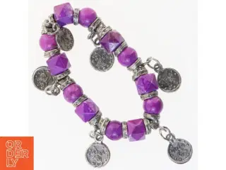 Lilla armbånd med charms (str. Ø 6 cm)