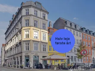 Herskabeligt kontorlejemål med flot udsigt til kanalen