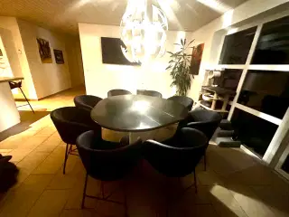 Design bord og 8 stoler