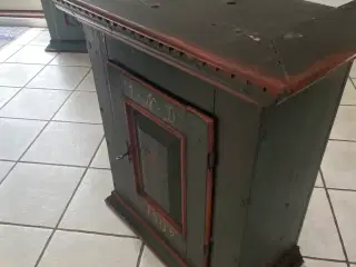 Antikke tobaksskabe