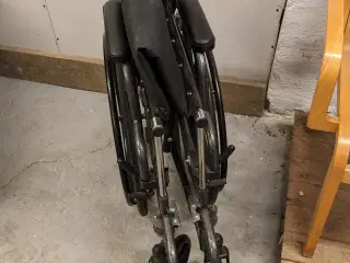 Sammenklappelig kørestol 