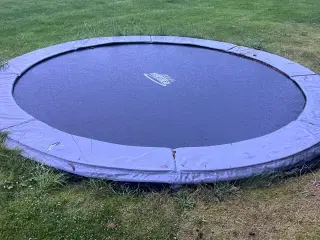 Stor havetrampolin