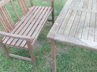 Have bord med stole og bænk