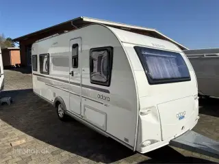 2013 - Adria Adora 542 UT   Adria Adora 542 UT 2013 se den hos Hinshøj Caravan
