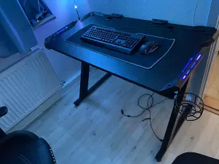 Stilrent gamingbord perfekt til dit setup