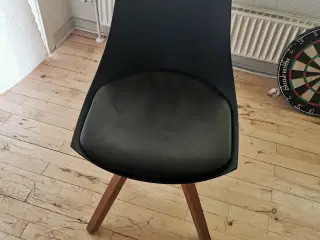 Sort læder stol med træben