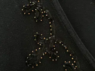 Cardigan med mønster og perler