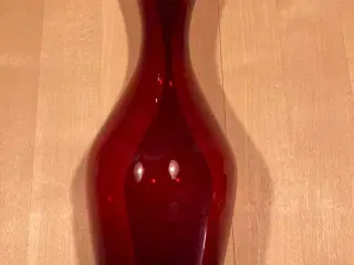 Rød glasvase