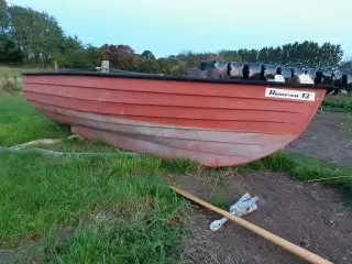 Reersø 13 Jolle i rimelig fin stand. Klinkbygget. 