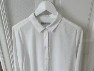 Skjorte fra Peak Performance hvid 