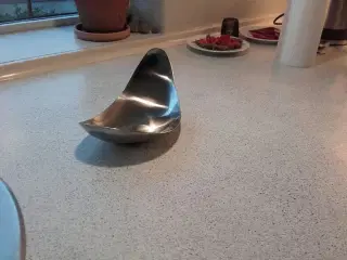 Leaf mellem Georg Jensen