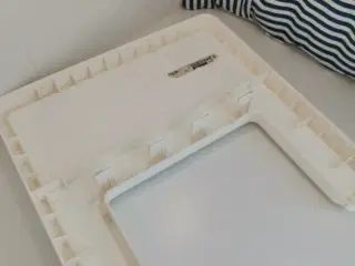 Bakkebord og hynde til IKEA højstol