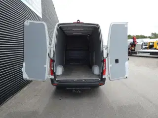 Mercedes-Benz Sprinter 316 2,1 CDI A2 H2 RWD 163HK Van 6g