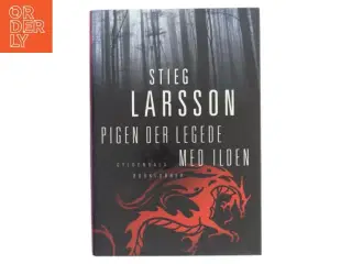 Pigen der legede med ilden af Stieg Larsson (Bog)
