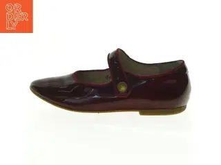 Barnesko i lak fra Pom D&#180;api (str. 26)