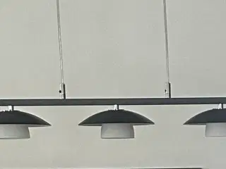 Spisebordslampe med 3 pendeller.