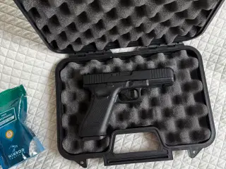Glock 17 Gen 5 Metal Version GBB Softgun