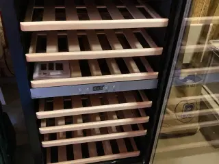 Vinkøleskab til 66 flasker
