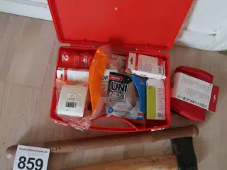 Økse, bat & førstehjælpskasse