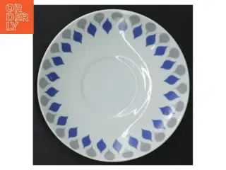 Porcelæn underkop med farvet mønster fra Lyngby (str. Ø 13,5 cm)