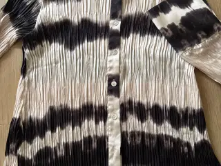 Flot ny skjortebluse fra Mango