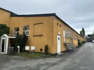 Velbeliggende kontorlejemål i hjertet af Søborgs erhvervsområde.