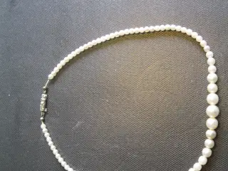 Perlehalskæde i løb med 3-tårnet sølvlås 43 cm 