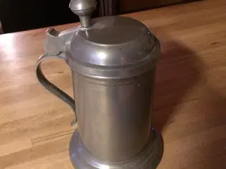 Gammelt lågkrus i tin