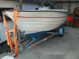 Alaska 500 med 40 hk 4 takt Yamaha 