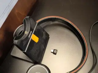 2 stk. HP skærme 24" samt headset JABRA