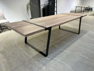 Gigant spisebord. Hvidolieret massiv vildeg. 100x290 cm. Højde 74 cm.