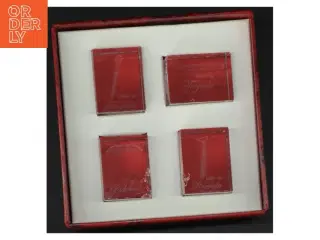 Æske med motiver af kroatiske opfindelser (str. Kasse 13 x 13 cm)