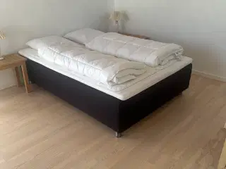 Dobbeltseng med topmadras