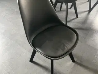 10 spisebordsstole i sort med mørke træben