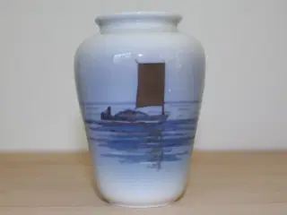 Vase med sejlbåd fra Royal Copenhagen