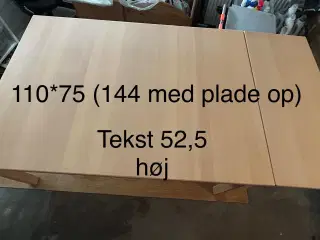 Lyst sofabord med plade 