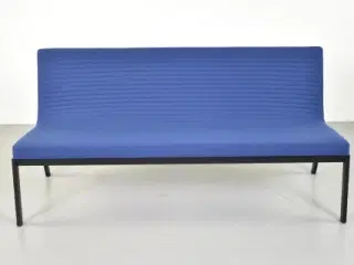 Magnus olesen flow sofa i blå og sort