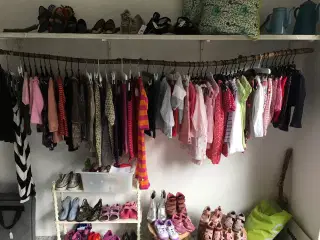 Masser af blandet børnetøj