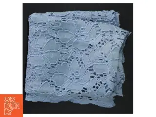 Blåt hulmønstret tekstil (str. 40 x 120 cm)